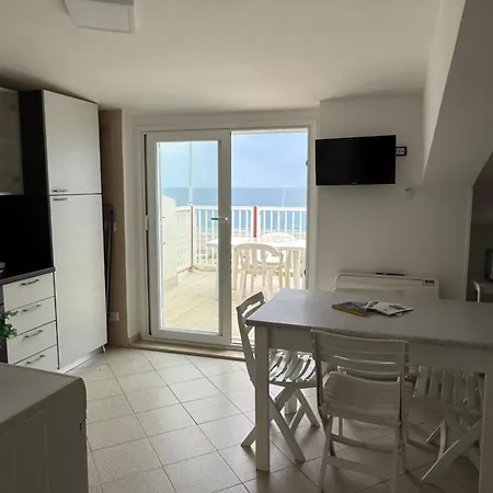 Apartment San Lorenzo Beachfront Con Veranda Fronte 4 Posti *