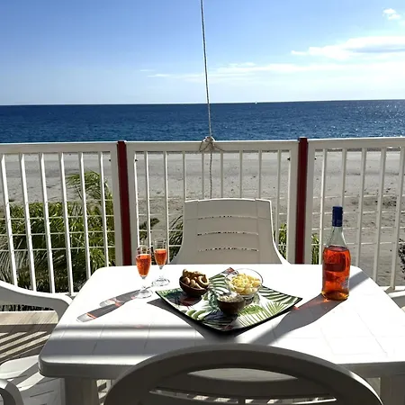 San Lorenzo Beachfront Con Veranda Fronte 4 Posti Marina di San Lorenzo
