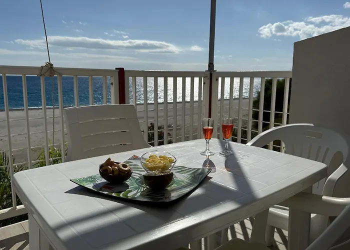 Seafront Apartment, San Lorenzo Beach,reggio Calabria דירה *